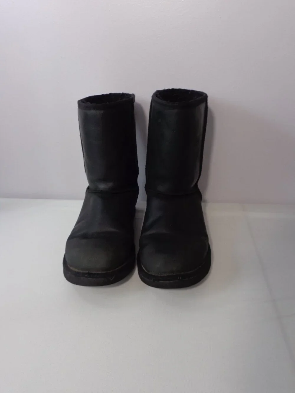 UGG Australia Classic Short Black Leather Winter Boots 1005093 Women's Size‎ 9